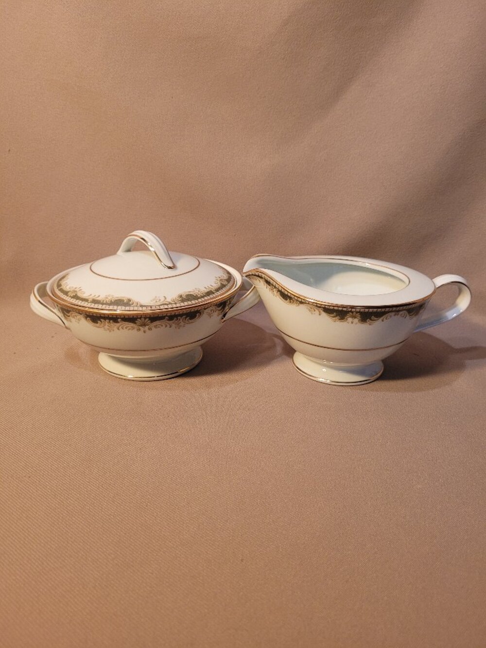 Noritake Warrington 6872 Creamer Pitcher and Sugar Bowl with Lid Set